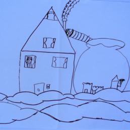 disegno infantile, casa collegata ad enorme vaso di vetro che a sua volta contiene castello in miniatura